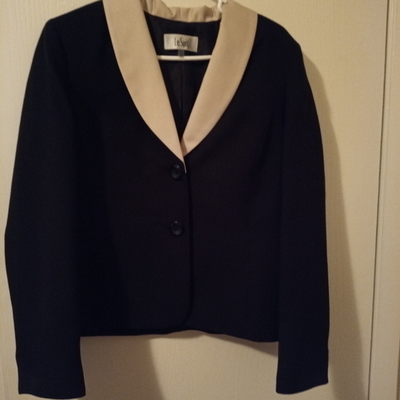 Le suit from Macy's - Picture 2 of 3